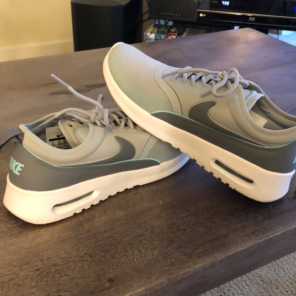 Women’s Nike Air Max- Size 8